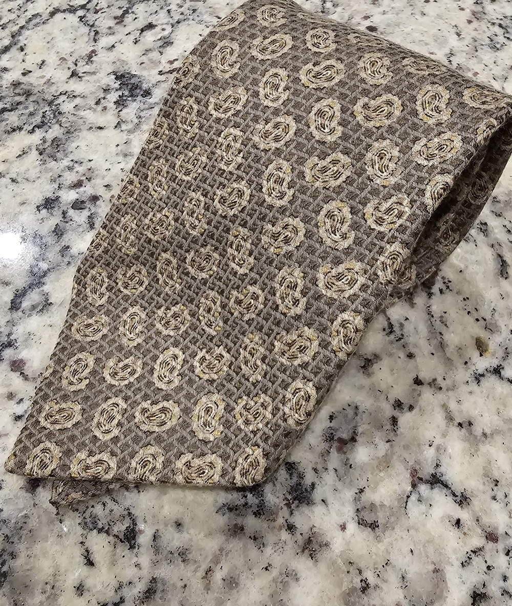 VTG Robert Talbott Beige Paisley Tie Still Has Tags Silk Hand Sewn